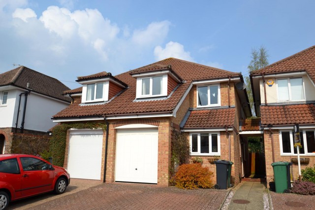  Image of 4 bedroom Detached house to rent in South Albert Road Reigate RH2 at Reigate, RH2 9DP