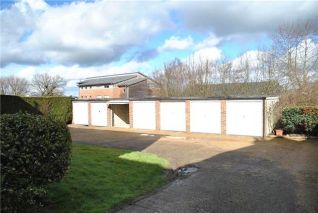  Image of 2 bedroom Flat to rent in Southfield Road Tunbridge Wells TN4 at Southfield Road  Kent, TN4 9UN