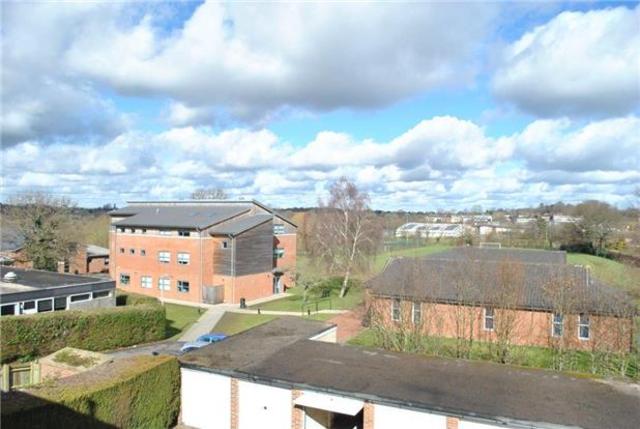  Image of 2 bedroom Flat to rent in Southfield Road Tunbridge Wells TN4 at Southfield Road  Kent, TN4 9UN
