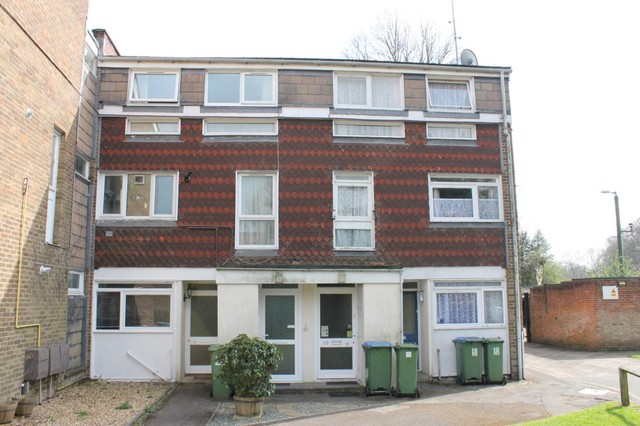  Image of 2 bedroom Maisonette to rent in South Holmes Road Horsham RH13 at Horsham, RH13 6HR