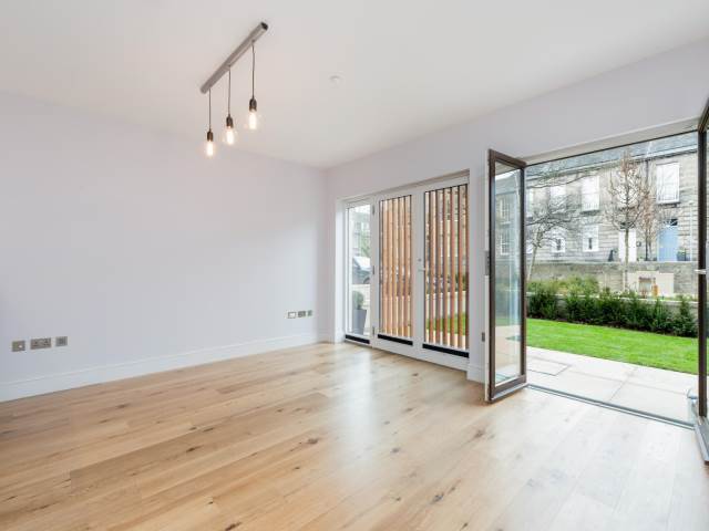 Image of 3 bedroom Town House to rent in St. Bernards Row Edinburgh EH4 at Stockbridge Edinburgh Edinburgh, EH4 1HW