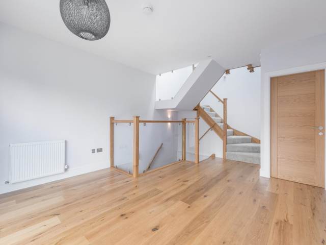  Image of 3 bedroom Town House to rent in St. Bernards Row Edinburgh EH4 at Stockbridge Edinburgh Edinburgh, EH4 1HW