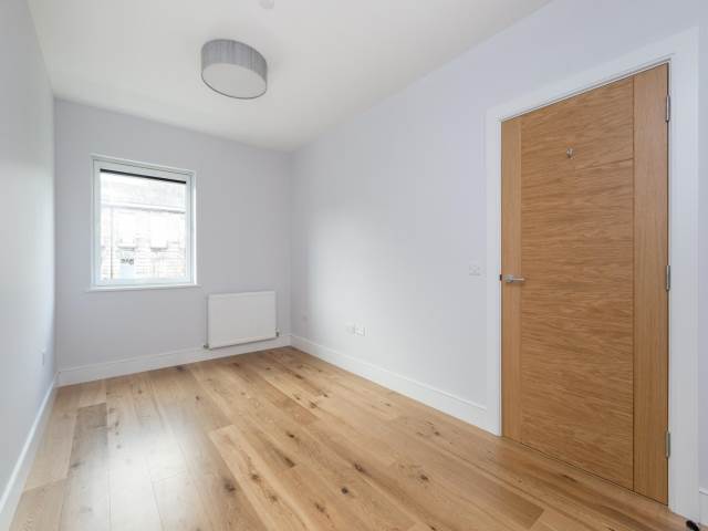  Image of 3 bedroom Town House to rent in St. Bernards Row Edinburgh EH4 at Stockbridge Edinburgh Edinburgh, EH4 1HW