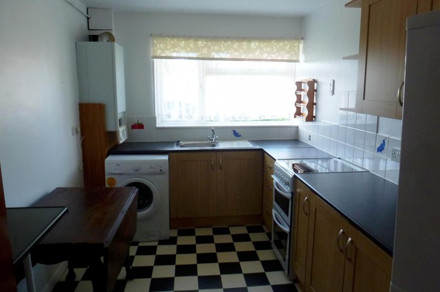  Image of 1 bedroom Flat to rent in Worplesdon Road Guildford GU2 at Worplesdon Road  Guildford, GU2 9SE
