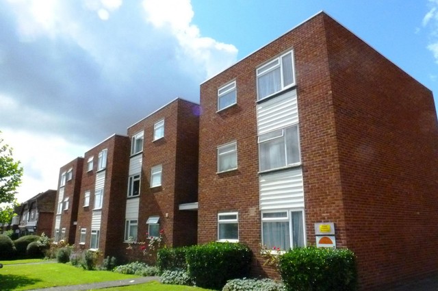  Image of 1 bedroom Flat to rent in Worplesdon Road Guildford GU2 at Worplesdon Road  Guildford, GU2 9SE