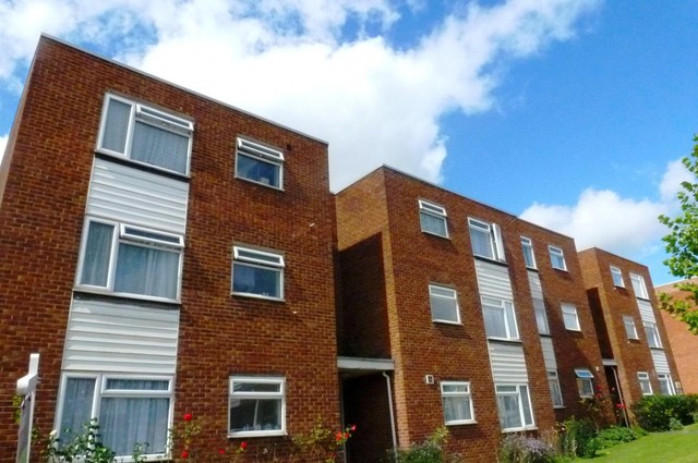  Image of 1 bedroom Flat to rent in Worplesdon Road Guildford GU2 at Worplesdon Road  Guildford, GU2 9SE
