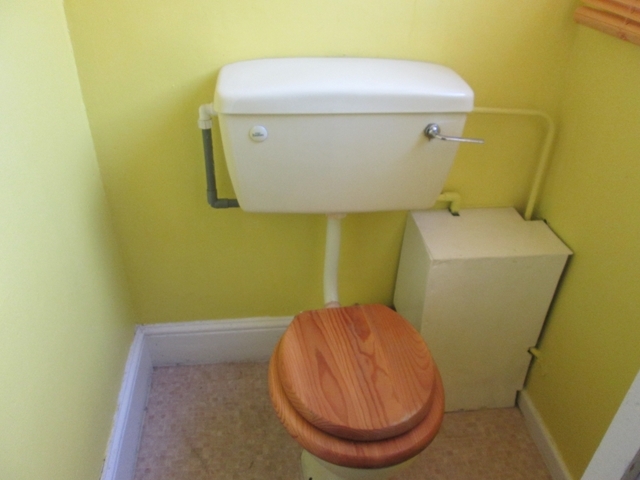  Image of 1 bedroom House Share to rent in Strensham Hill Moseley Birmingham B13 at Strensham Hill  Birmingham, B13 8AG