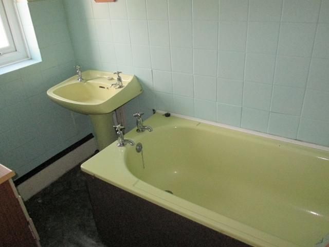  Image of 1 bedroom House Share to rent in Strensham Hill Moseley Birmingham B13 at Strensham Hill  Birmingham, B13 8AG