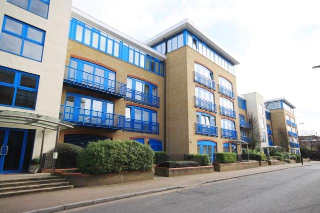  Image of 2 bedroom Flat to rent in Rotherhithe Street London SE16 at London, SE16 5EQ