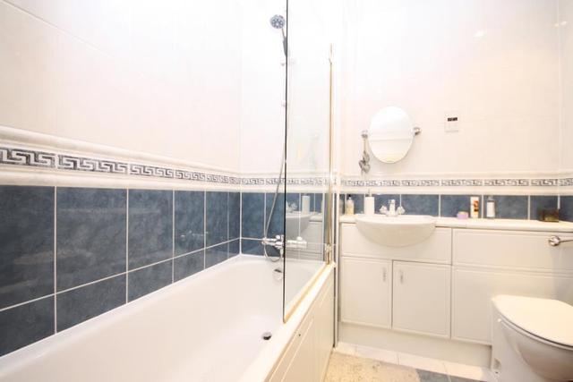  Image of 2 bedroom Flat to rent in Rotherhithe Street London SE16 at London, SE16 5EQ