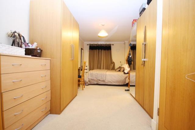  Image of 2 bedroom Flat to rent in Rotherhithe Street London SE16 at London, SE16 5EQ