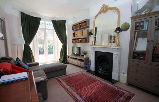  Image of 1 bedroom Flat for sale in Sussex Road New Malden KT3 at Sussex Road  New Malden, KT3 3PY