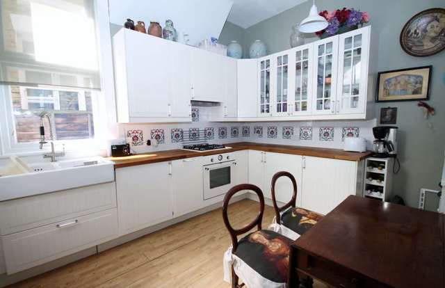  Image of 1 bedroom Flat for sale in Sussex Road New Malden KT3 at Sussex Road  New Malden, KT3 3PY