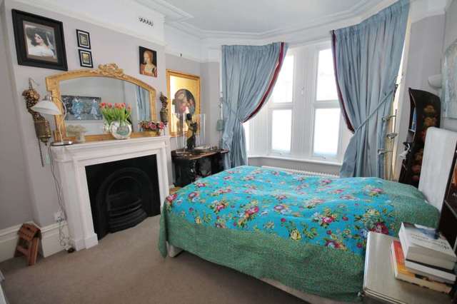  Image of 1 bedroom Flat for sale in Sussex Road New Malden KT3 at Sussex Road  New Malden, KT3 3PY