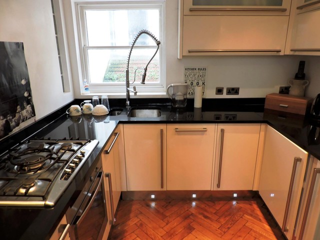  Image of 1 bedroom Flat to rent in Sussex Square Brighton BN2 at Brighton, BN2 5AB