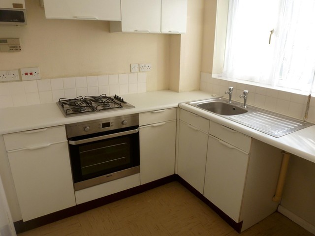  Image of 3 bedroom Detached house to rent in Sway Gardens Bournemouth BH8 at Throop  Bournemouth, BH8 0PG