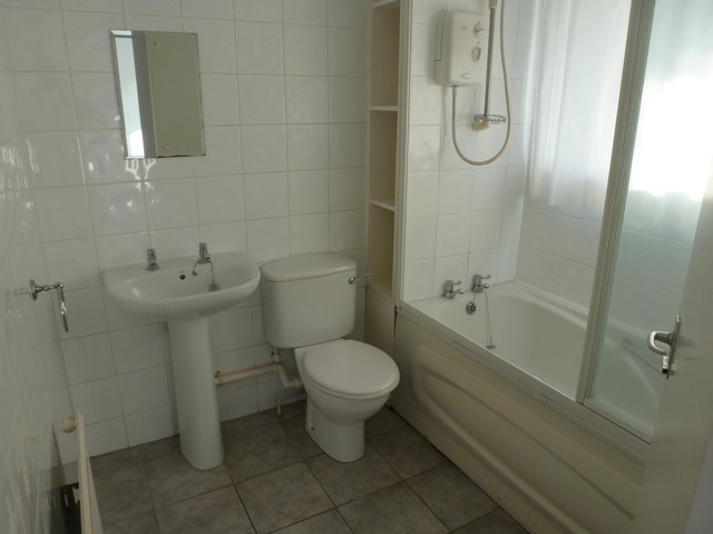  Image of 3 bedroom Detached house to rent in Sway Gardens Bournemouth BH8 at Throop  Bournemouth, BH8 0PG