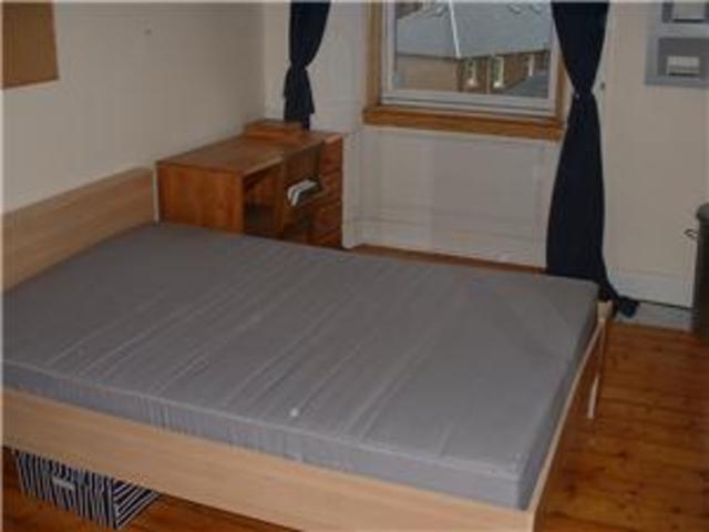  Image of 2 bedroom Flat to rent in Temple Park Crescent Edinburgh EH11 at Polwarth Edinburgh Edinburgh, EH11 1HZ