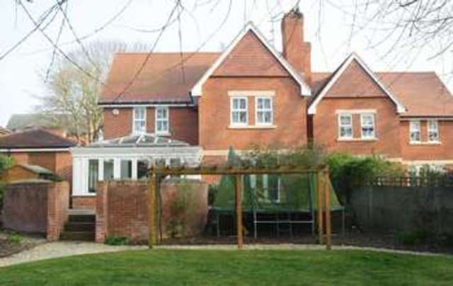  Image of 4 bedroom Detached house for sale in Old Union Way Thame OX9 at Old Union Way  Thame, OX9 2DF