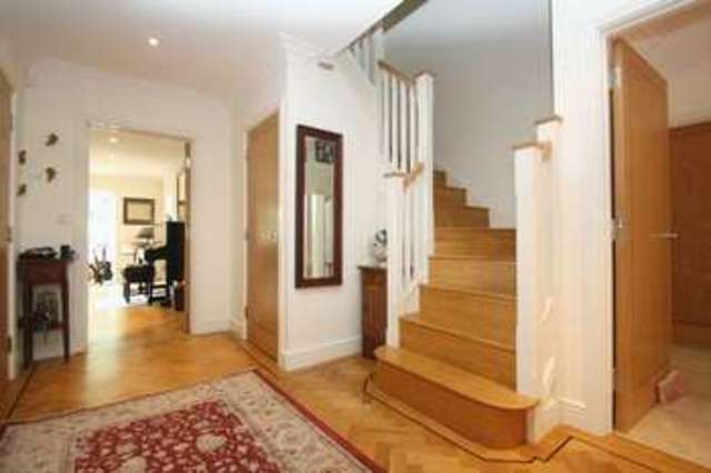  Image of 4 bedroom Detached house for sale in Old Union Way Thame OX9 at Old Union Way  Thame, OX9 2DF