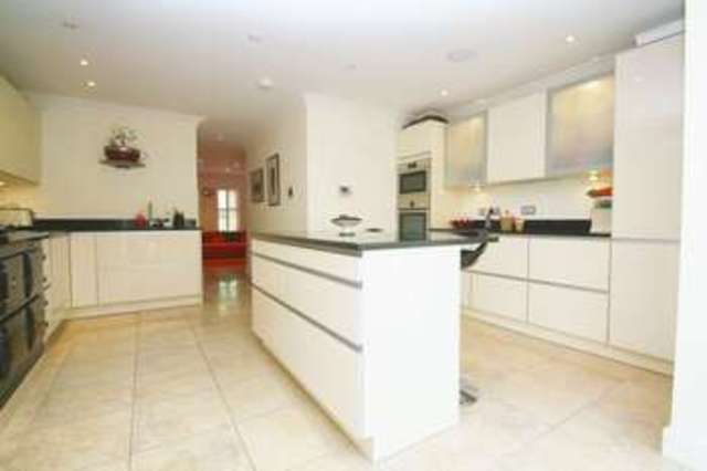  Image of 4 bedroom Detached house for sale in Old Union Way Thame OX9 at Old Union Way  Thame, OX9 2DF