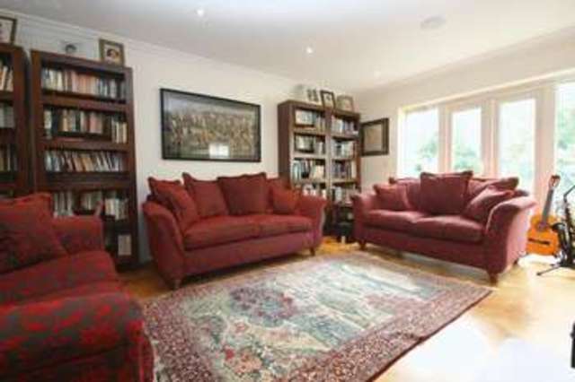  Image of 4 bedroom Detached house for sale in Old Union Way Thame OX9 at Old Union Way  Thame, OX9 2DF