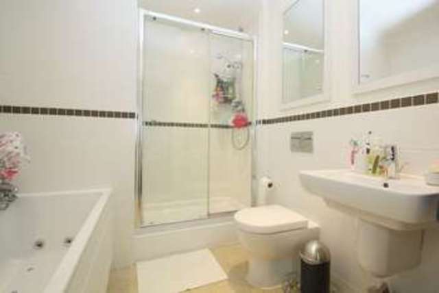  Image of 4 bedroom Detached house for sale in Old Union Way Thame OX9 at Old Union Way  Thame, OX9 2DF