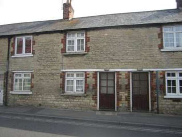  Image of 2 bedroom Cottage to rent in Thames Street Lechlade GL7 at Lechlade Gloucestershire, GL7 3AG