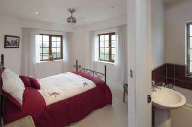  Image of 5 bedroom Property for sale in The Brambles Royston Barnsley S71 at The Brambles Royston Barnsley, S71 4TA