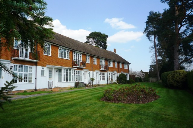  Image of 3 bedroom Detached house to rent in The Crescent Pendleton Road Redhill RH1 at Pendleton Road  Redhill, RH1 6LD