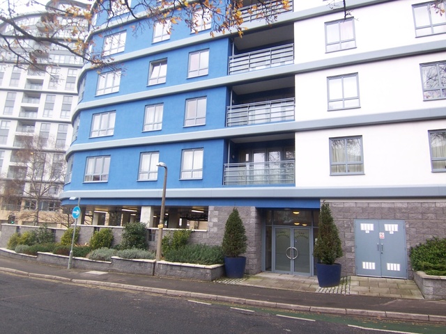  Image of 1 bedroom Apartment to rent in Oriental Road Woking GU22 at Oriental Road Woking, GU22 7PH