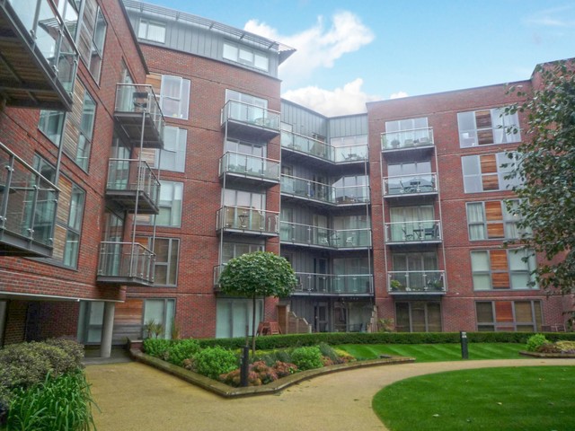  Image of 2 bedroom Apartment to rent in The Heart Walton-on-Thames KT12 at Walton-On-Thames, KT12 1GD