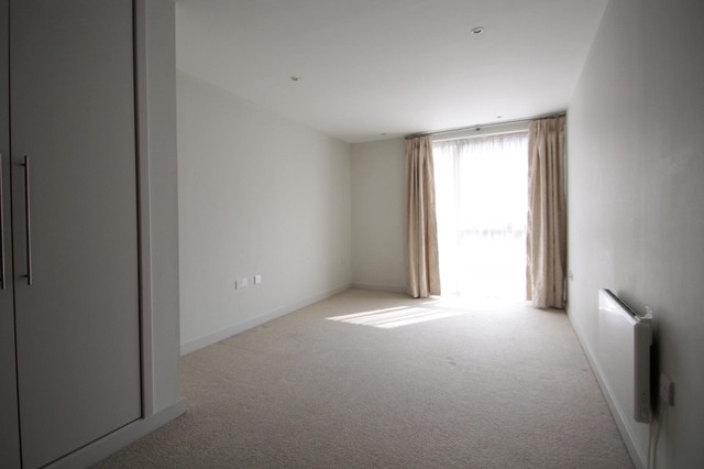  Image of 2 bedroom Apartment to rent in The Heart Walton-on-Thames KT12 at Walton-On-Thames, KT12 1GD
