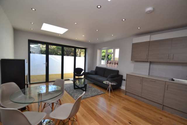  Image of 2 bedroom Flat to rent in The Mall London W5 at The Mall  London, W5 3TJ