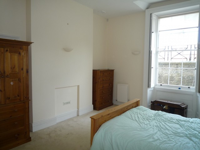  Image of 2 bedroom Maisonette to rent in Weevil Lane Gosport PO12 at Weevil Lane  Gosport, PO12 1AG