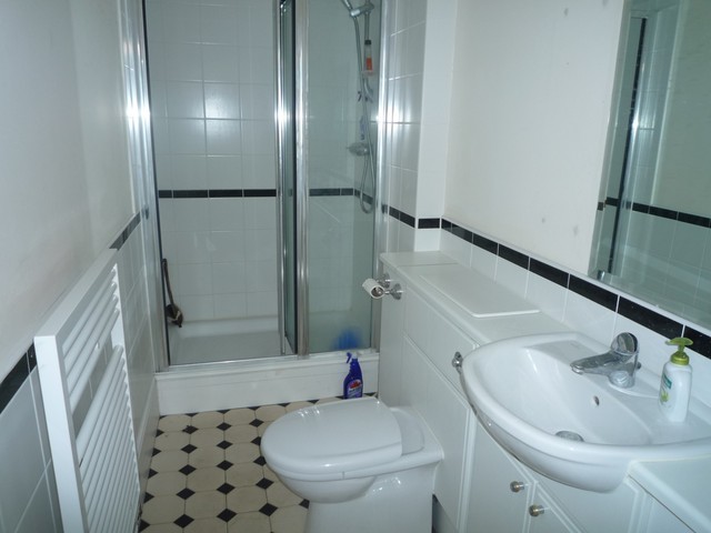  Image of 2 bedroom Maisonette to rent in Weevil Lane Gosport PO12 at Weevil Lane  Gosport, PO12 1AG