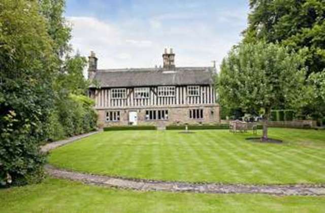  Image of 6 bedroom Property for sale in Pinfold Lane Mirfield WF14 at Pinfold Lane  Mirfield, WF14 9PS