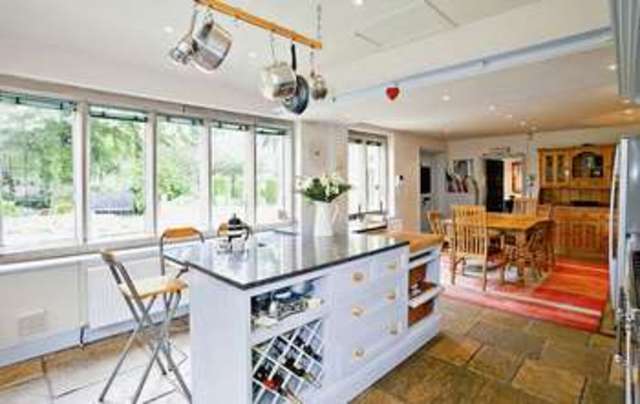  Image of 6 bedroom Property for sale in Pinfold Lane Mirfield WF14 at Pinfold Lane  Mirfield, WF14 9PS