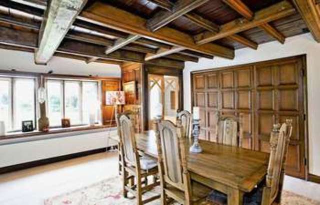  Image of 6 bedroom Property for sale in Pinfold Lane Mirfield WF14 at Pinfold Lane  Mirfield, WF14 9PS