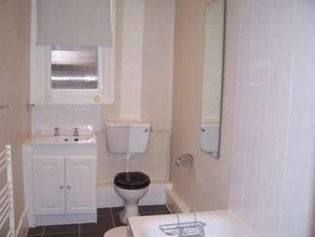  Image of 2 bedroom Flat to rent in The Park London W5 at The Park  South Ealing, W5 5NF