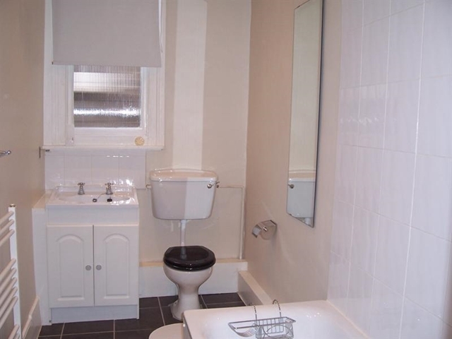  Image of 2 bedroom Flat to rent in The Park London W5 at The Park  South Ealing, W5 5NF