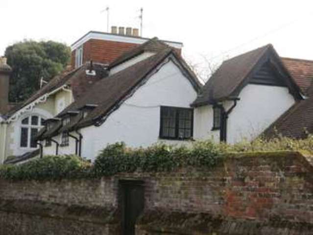  Image of 2 bedroom Flat to rent in The Pound Cookham Maidenhead SL6 at The Pound Cookham Maidenhead, SL6 9QD
