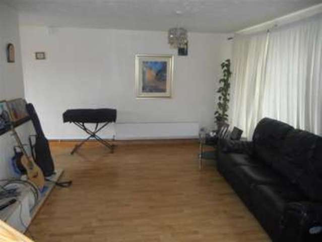  Image of 3 bedroom End of Terrace for sale in Thornbush Laindon Basildon SS15 at Basildon Essex Basildon, SS15 5HW