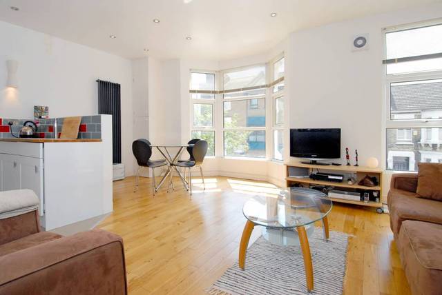  Image of 1 bedroom Flat to rent in Thornfield Road London W12 at Thornfield Road  London, W12 8JQ
