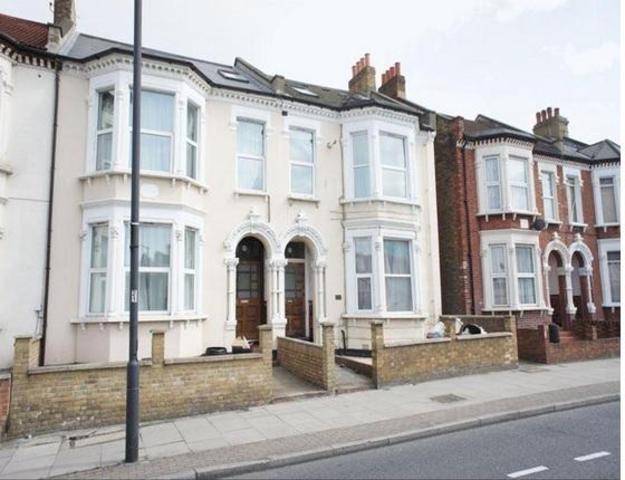  Image of 2 bedroom Flat to rent in Tooting Bec Road London SW17 at Tooting Bec, SW17 8BW