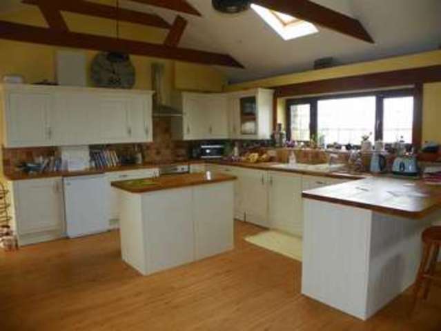  Image of 4 bedroom Property for sale in Trimsaran Road Llanelli SA15 at Trimsaran Road Llanelli Llanelli, SA15 4PT