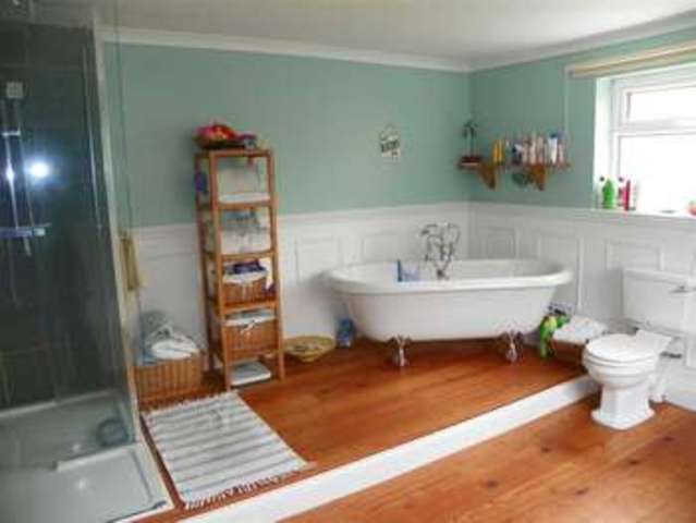  Image of 4 bedroom Property for sale in Trimsaran Road Llanelli SA15 at Trimsaran Road Llanelli Llanelli, SA15 4PT