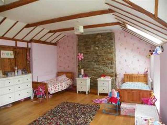  Image of 4 bedroom Property for sale in Trimsaran Road Llanelli SA15 at Trimsaran Road Llanelli Llanelli, SA15 4PT