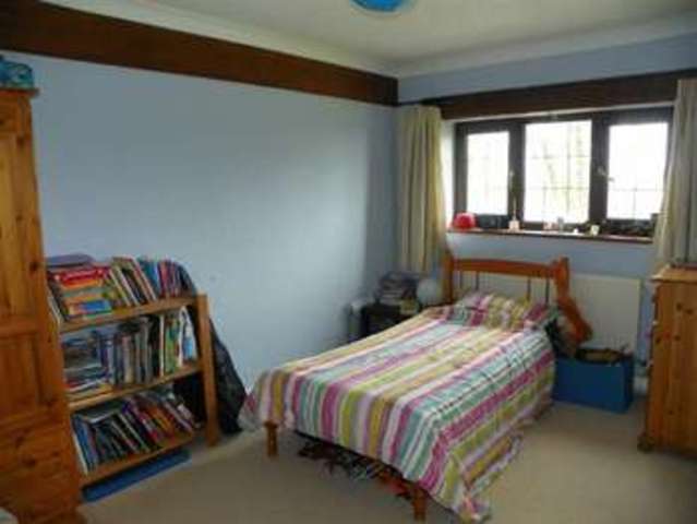  Image of 4 bedroom Property for sale in Trimsaran Road Llanelli SA15 at Trimsaran Road Llanelli Llanelli, SA15 4PT