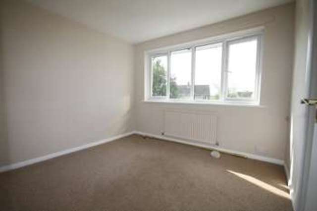  Image of 2 bedroom Flat to rent in Turnpike Road Newbury RG14 at Newbury Newbury, RG14 2NF